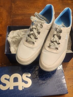 SAS Women's Lace-Up Sneakers in Light Gray with Blue Lining Size 10 NWT